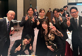 ���������i�j���̗l�q